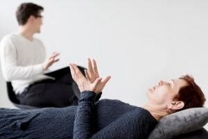 Terapi hipnosis online untuk penyembuhan trauma di Bali