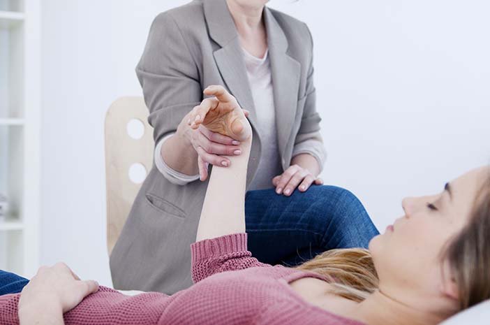 Hypnoterapi solusi sehat tanpa efek samping obat psikolog di Bali