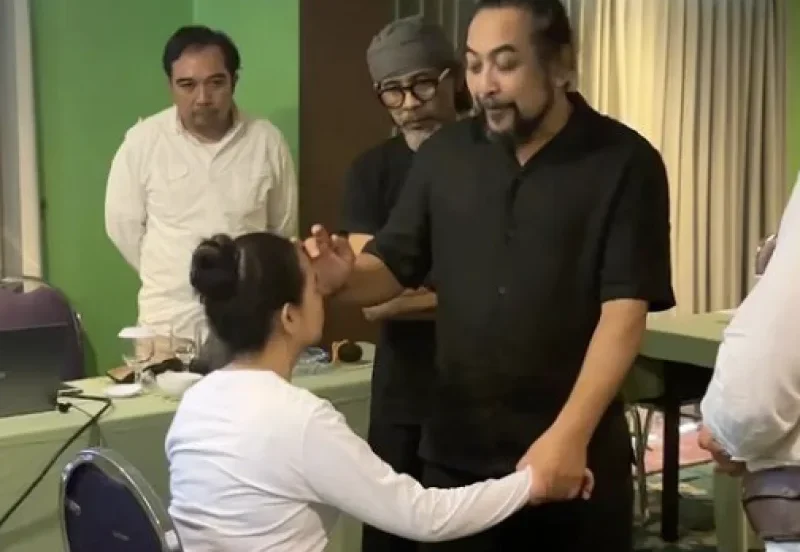 Sense Hypno Bali menyediakan layanan hipnosis profesional untuk pemulihan mental dan emosional yang mendalam.