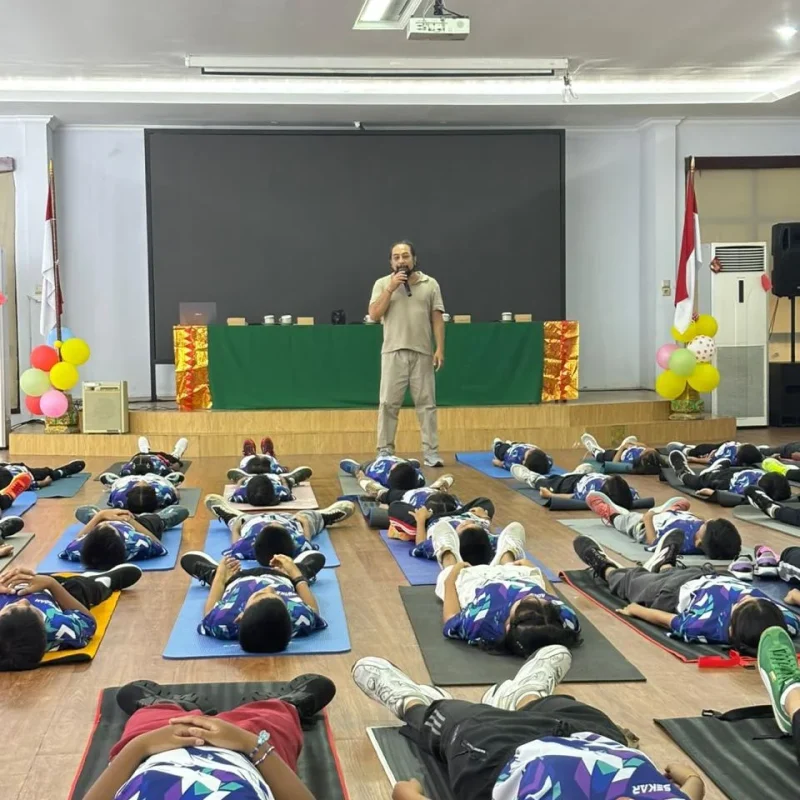 Hypnosport adalah layanan hipnoterapi khusus yang dirancang untuk membantu atlet dan individu mencapai performa puncak dalam olahraga. Dengan pendekatan berbasis sains yang ditawarkan oleh Sense Hypno, Layanan Hypnosport membantu Anda Didukung oleh praktisi hipnoterapi berpengalaman, layanan ini memberikan solusi yang disesuaikan dengan kebutuhan spesifik Anda. Karena pikiran adalah kunci untuk mencapai performa terbaik, dan Hypnosport hadir untuk memandu Anda memaksimalkan potensi tersebut.