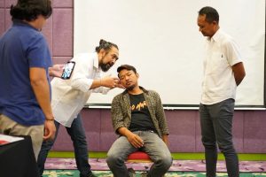 Memberdayakan orang lain melalui pengalaman belajar langsung yang mendorong pertumbuhan dan pengembangan keterampilan